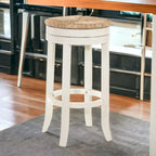 Tabouret de bar pivotant sans dossier en bois massif de 30 po avec repose-pieds – Naturel et blanc antique
