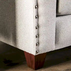 Canapé 3 places en lin gris clair 83 po avec garniture cloutée, accoudoirs inclinés et coussins décoratifs bleu marine – Poids maximal supporté : 227 kg (500 lb)