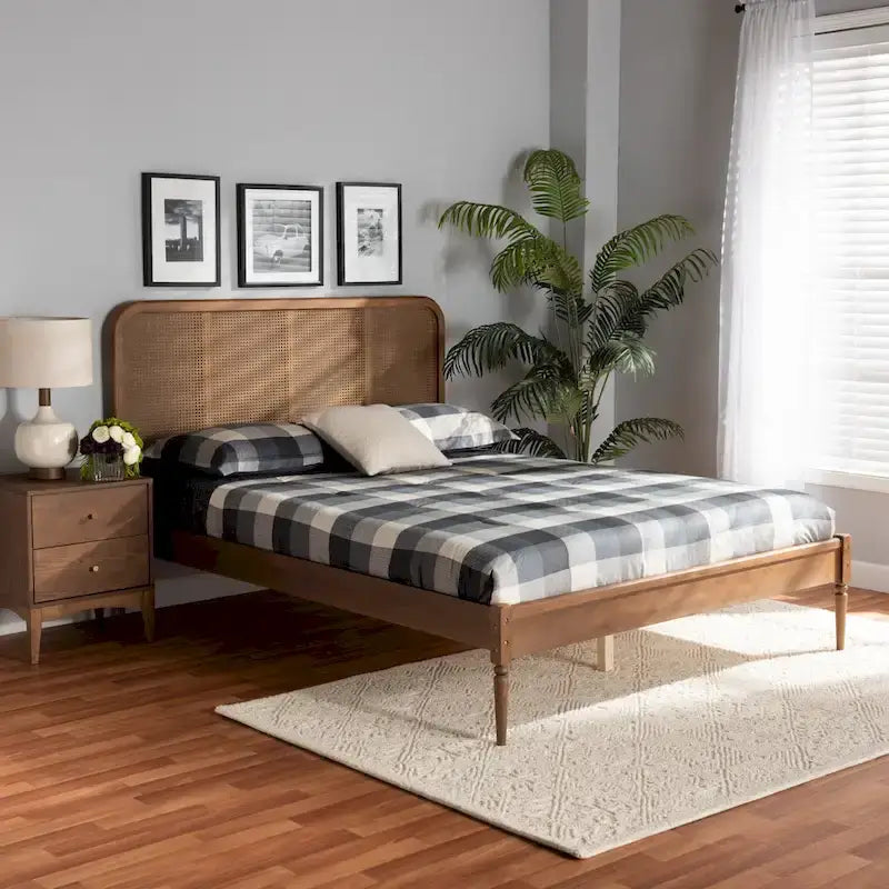 Lit plateforme en bois de rotin synthétique Elston Mid-Century Modern - Noyer