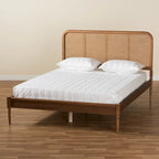 Lit plateforme en bois de rotin synthétique Elston Mid-Century Modern - Noyer