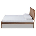 Lit plateforme en bois de rotin synthétique Elston Mid-Century Modern - Noyer